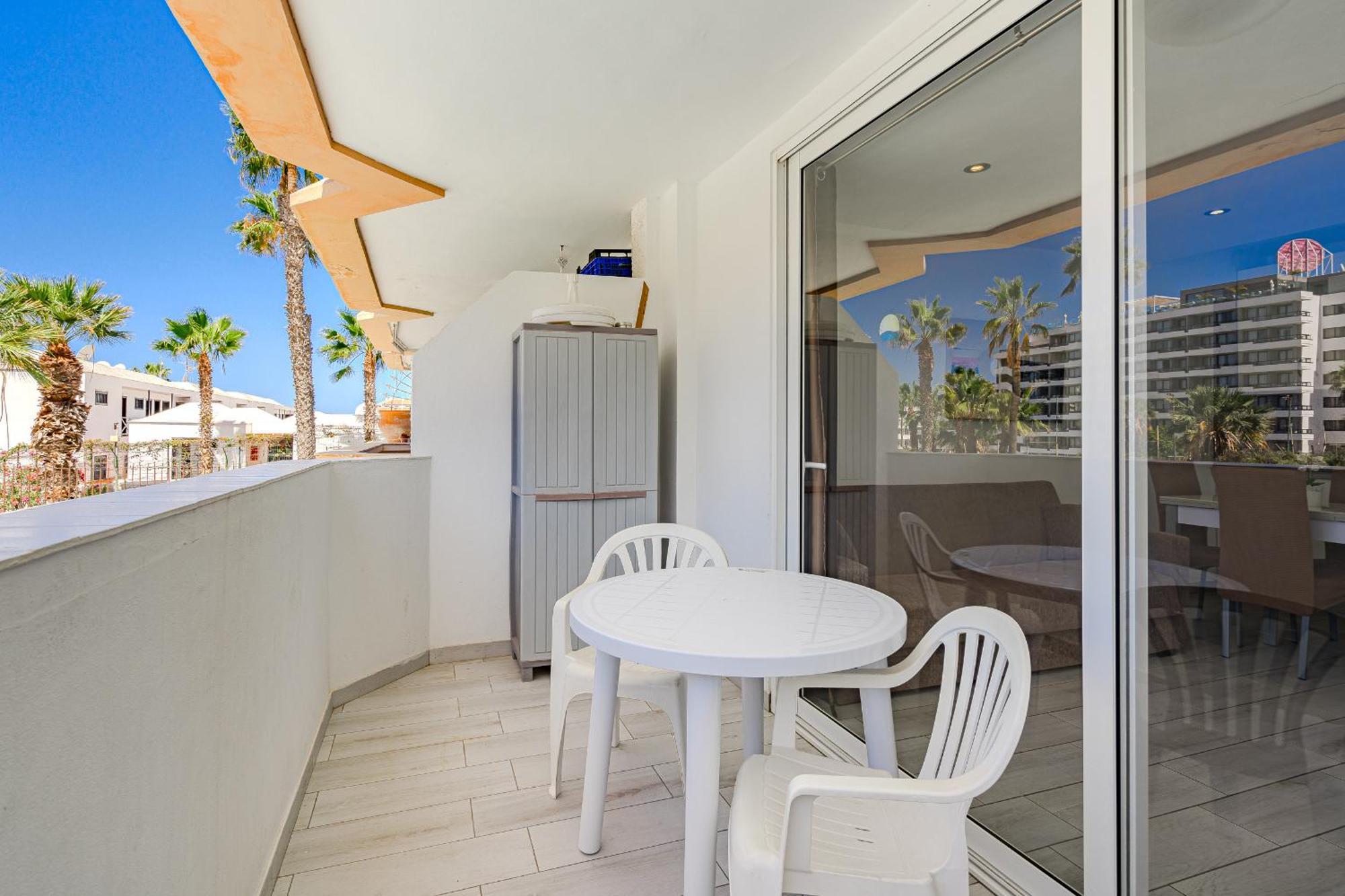 Un Dormitorio En Playa De Las Americas Costa Adeje  Exterior foto