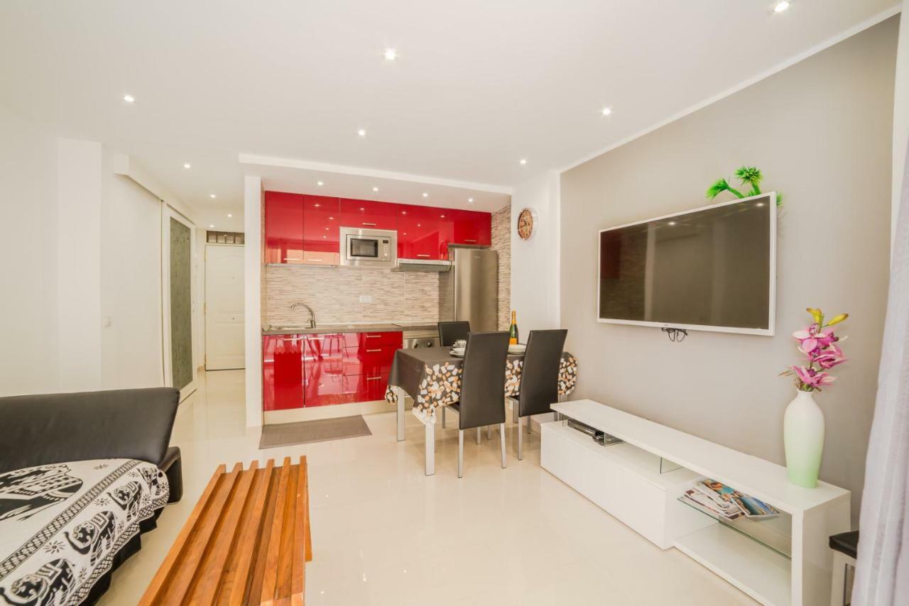 Un Dormitorio En Playa De Las Americas Costa Adeje  Exterior foto