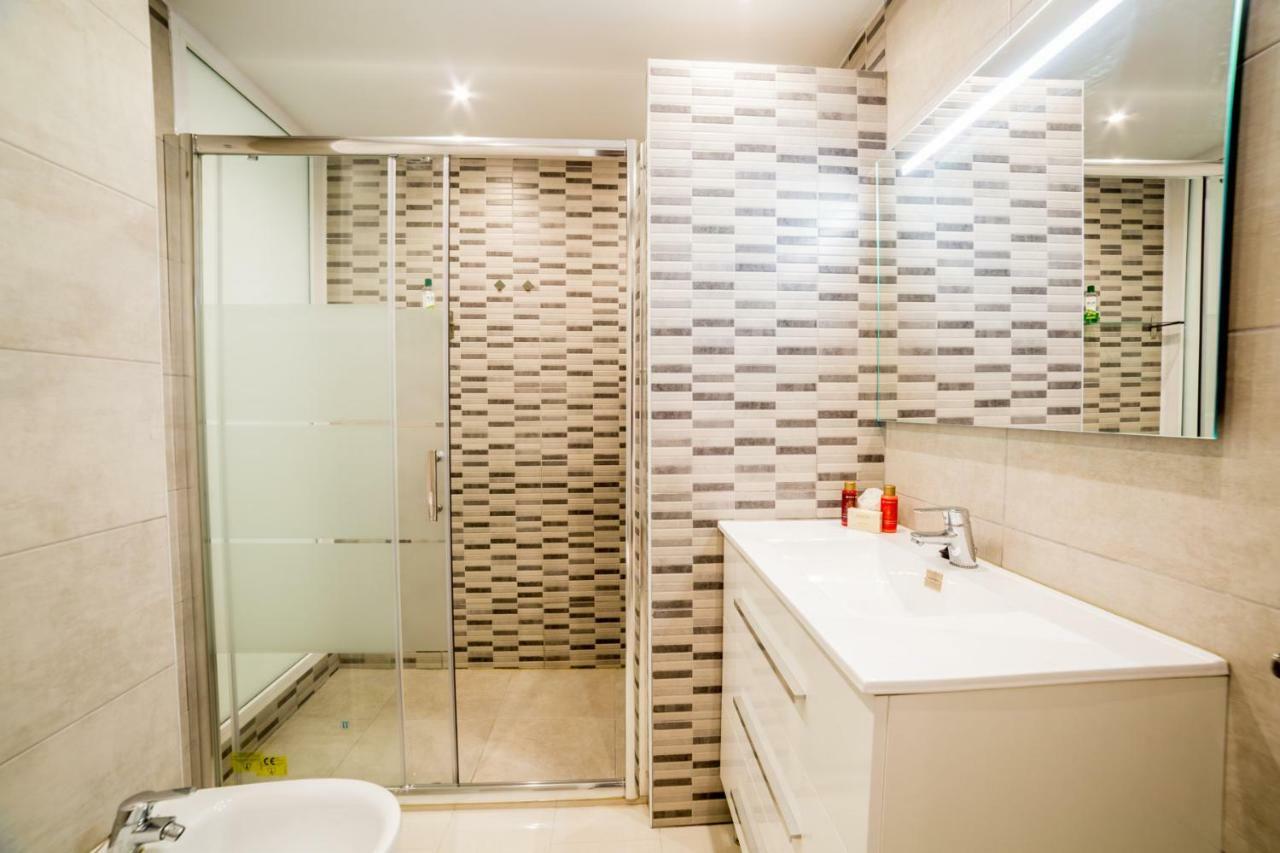 Un Dormitorio En Playa De Las Americas Costa Adeje  Exterior foto