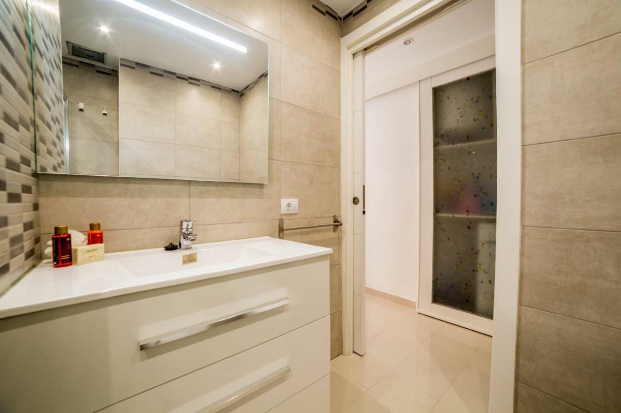 Un Dormitorio En Playa De Las Americas Costa Adeje  Exterior foto